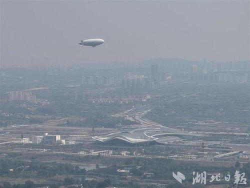 国产飞艇视频,空中巨兽翱翔，科技力量彰显国威